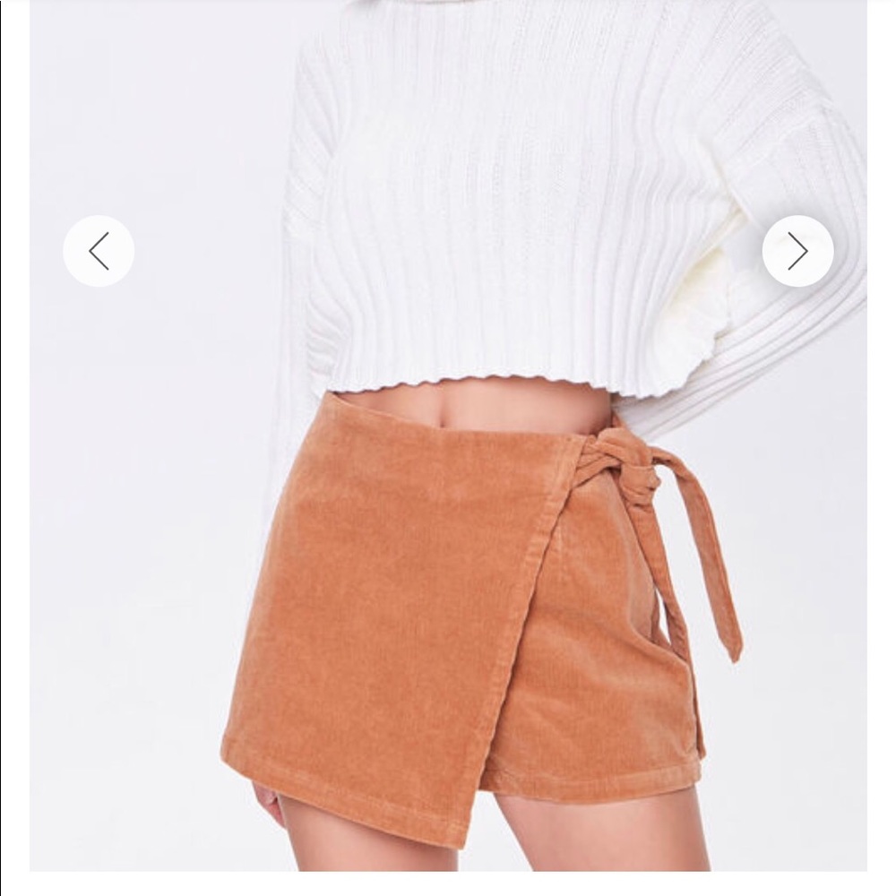 NWT Corduroy Tie-Front Skort. Size Large.